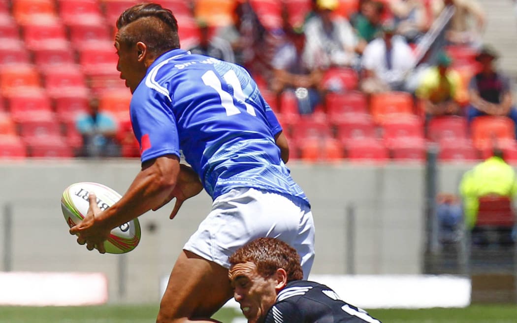 Samoa's Tim Nanai-Williams is tackled by New Zealand's Joe Webber during the South Africa Sevens at Port Elizabeth.
