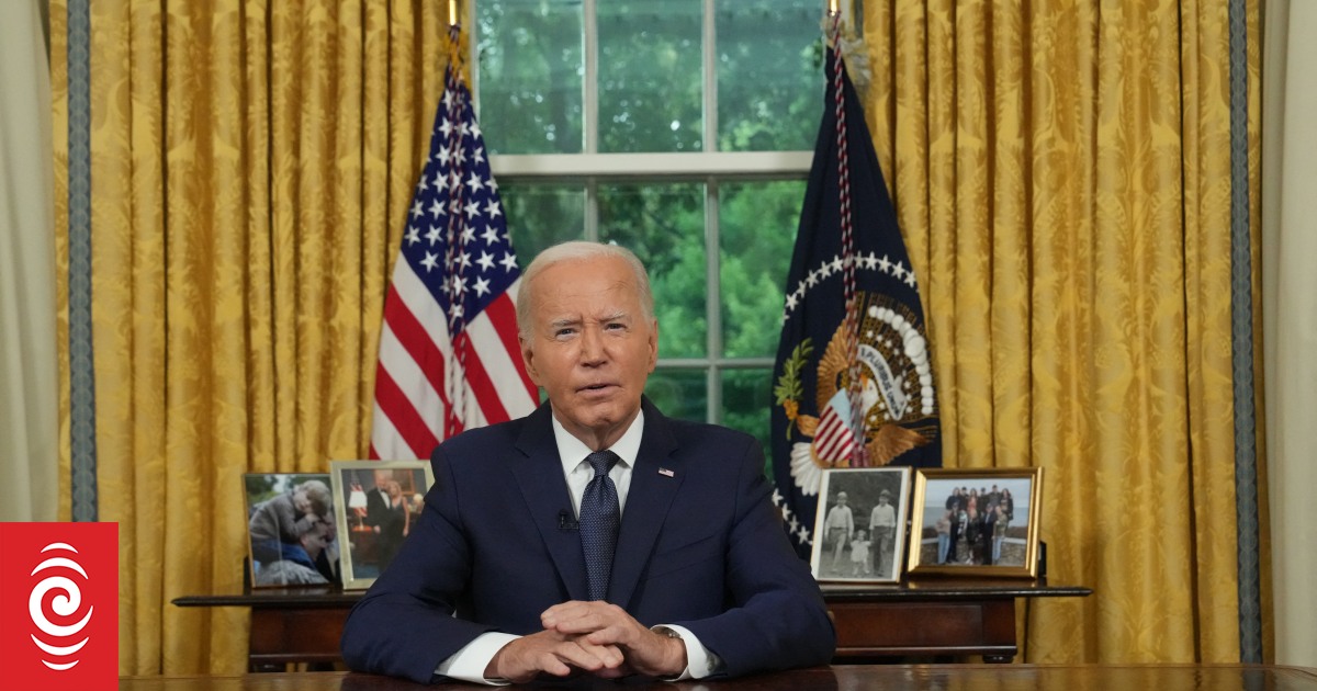 Una vez desafiante, Joe Biden considera llamados a abandonar la carrera presidencial, dicen fuentes