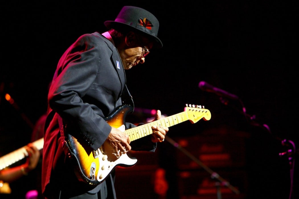 Guitarist Hubert Sumlin performs live during The Experience Hendrix Tour presented by Gibson Guitars at The Beacon Theater on October 17, 2007 in New York City