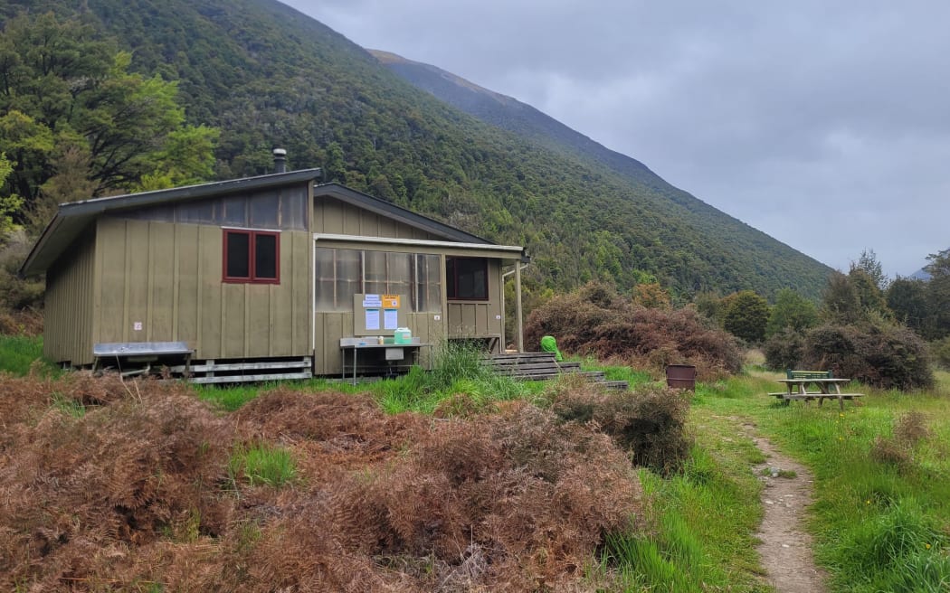 Lakehead Hut with cleaning station