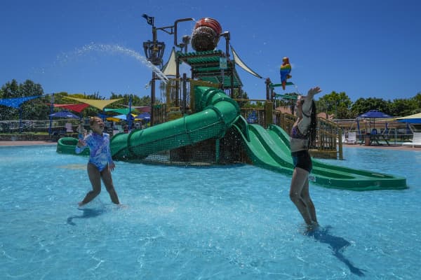 HDC - Splashplanet, New Zealand, Thursday, 14 December 2023. Photo by John Cowpland / alphapix