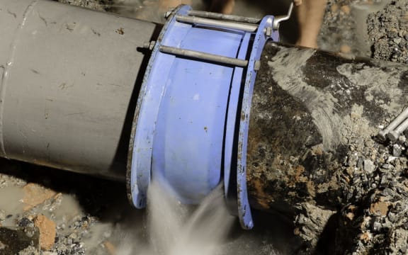 water pipe, broken water pipe