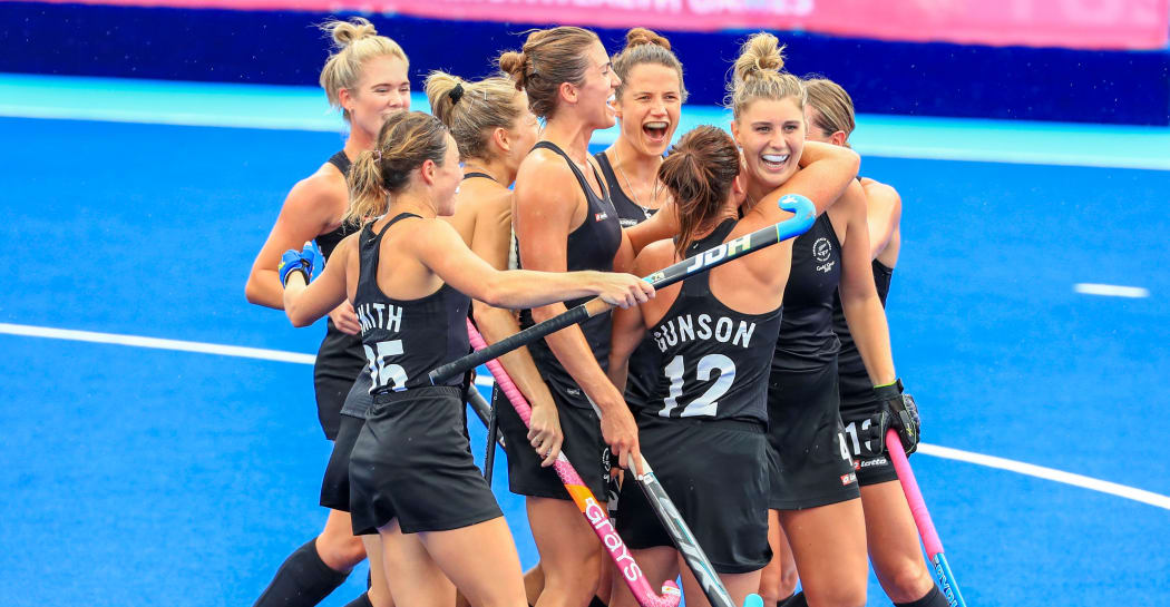 New Zealand Black Sticks Women celebrate Gold at the Commonwealth Games.