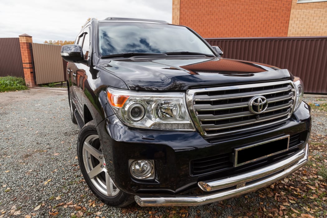 Front view of Toyota Land Cruiser 200.