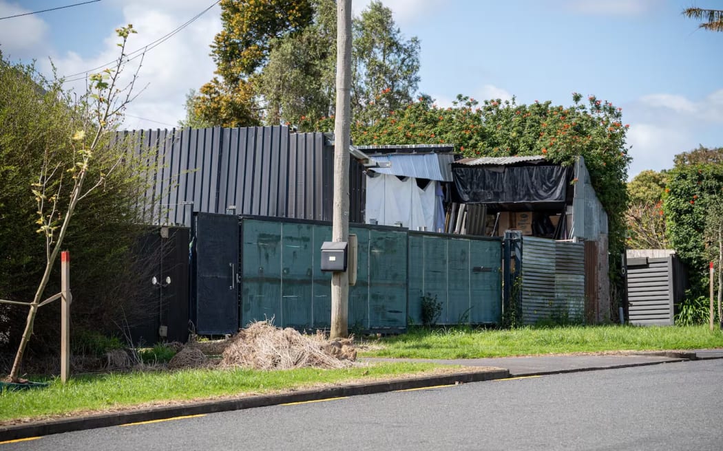 Contentious fence in Māngere Bridge