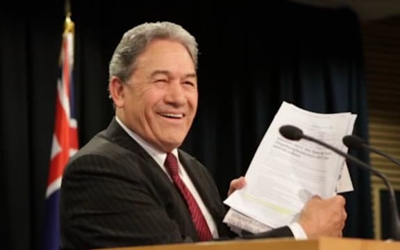 Winston Peters at Parliament criticising a newspaper report about him in front of the assembled press pack.