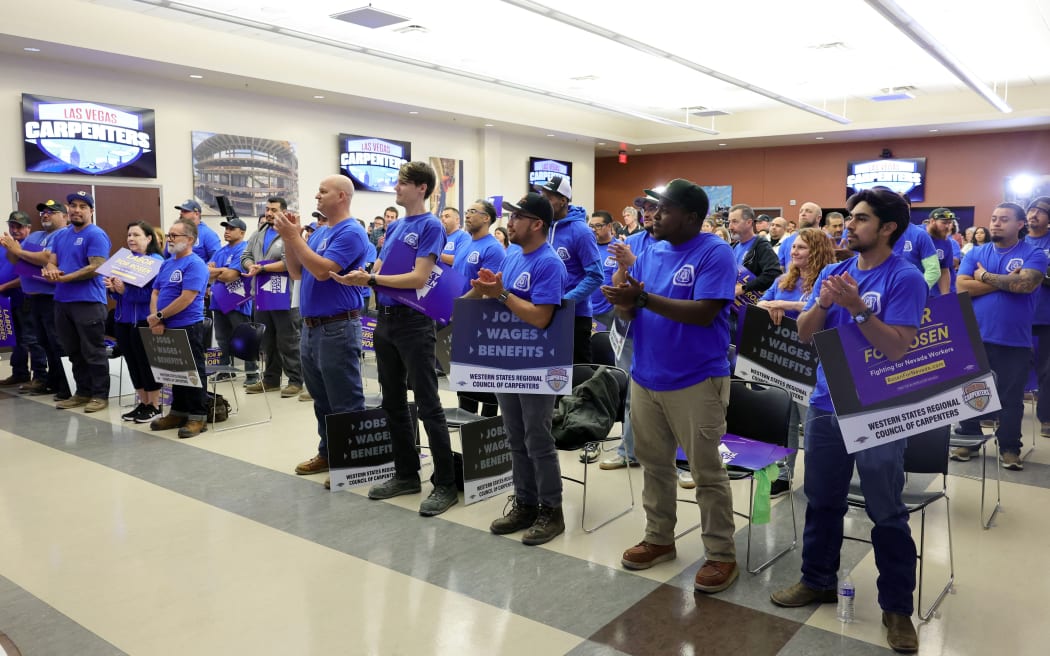 LAS VEGAS, NEVADA - OCTOBER 18: Union workers applaud as they attend a campaign rally for U.S. Sen. Jacky Rosen (D-NV) at Carpenters Local 1977, one day after Rosen debated her opponent, Nevada Republican U.S. Senate candidate Sam Brown, on October 18, 2024 in Las Vegas, Nevada. Early voting in the battleground state for the general election starts on October 19 and continues through November 1.   Ethan Miller/Getty Images/AFP (Photo by Ethan Miller / GETTY IMAGES NORTH AMERICA / Getty Images via AFP)