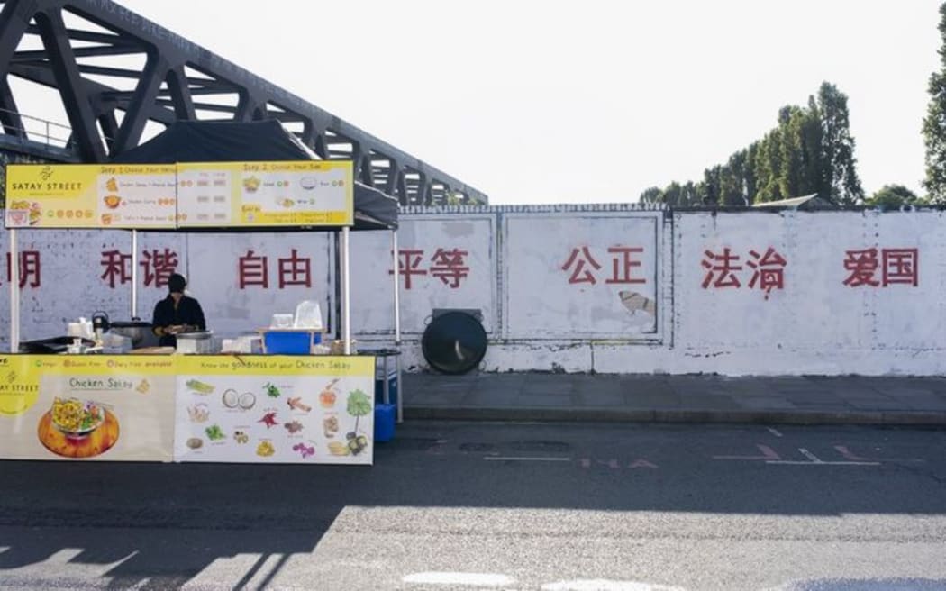Chinese political slogan graffito in London, Aug 2023.