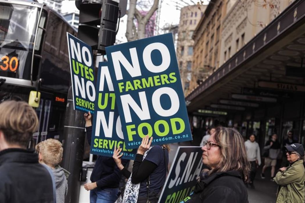 Farmers protest Queen St, Auckland
