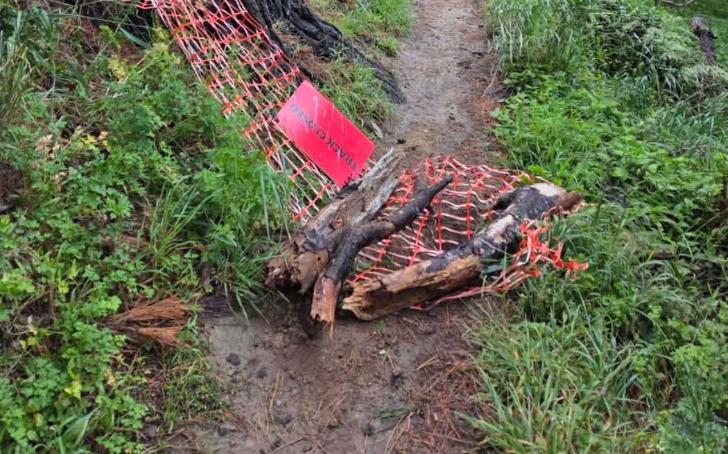 "Track closed" safety sign torn down.