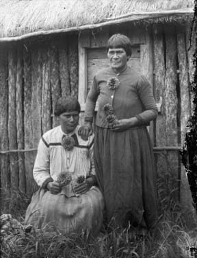 Paula Morris' great-great-grandmother, Rahui Te Kiri with her daughter, Ngapeka, taken on Hauturu (Little Barrier).