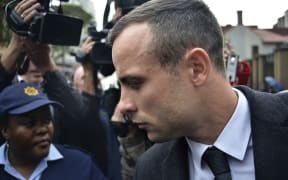 Oscar Pistorious broke down while being cross-examined.