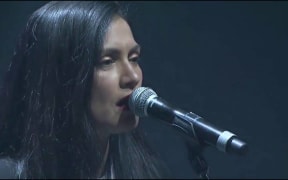 Anna Coddington and SJD perform Kariri