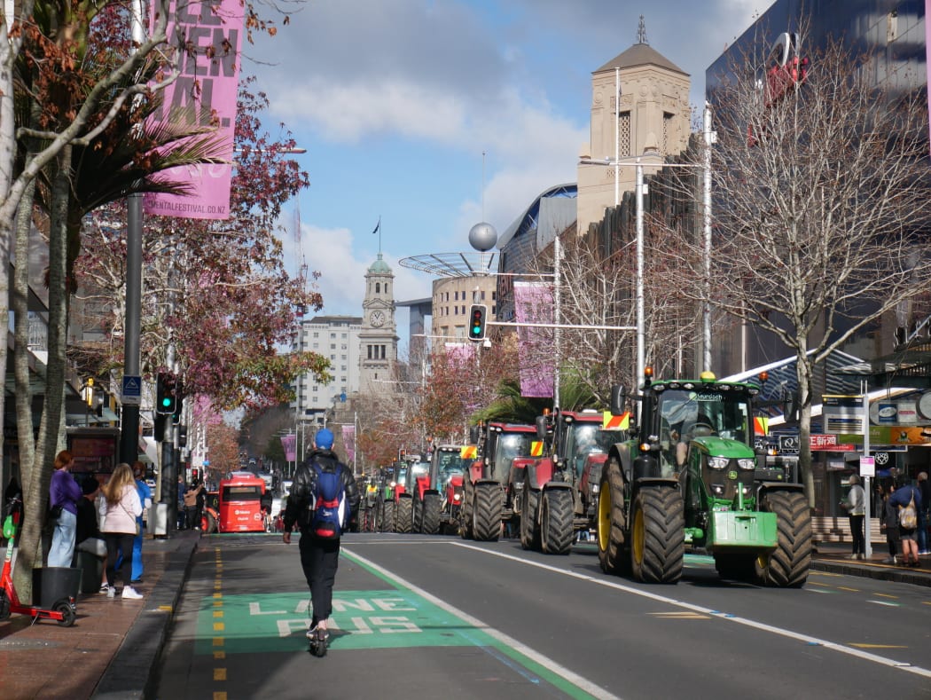 Protesters in utes and tractors driving down Queen St, Auckland.
