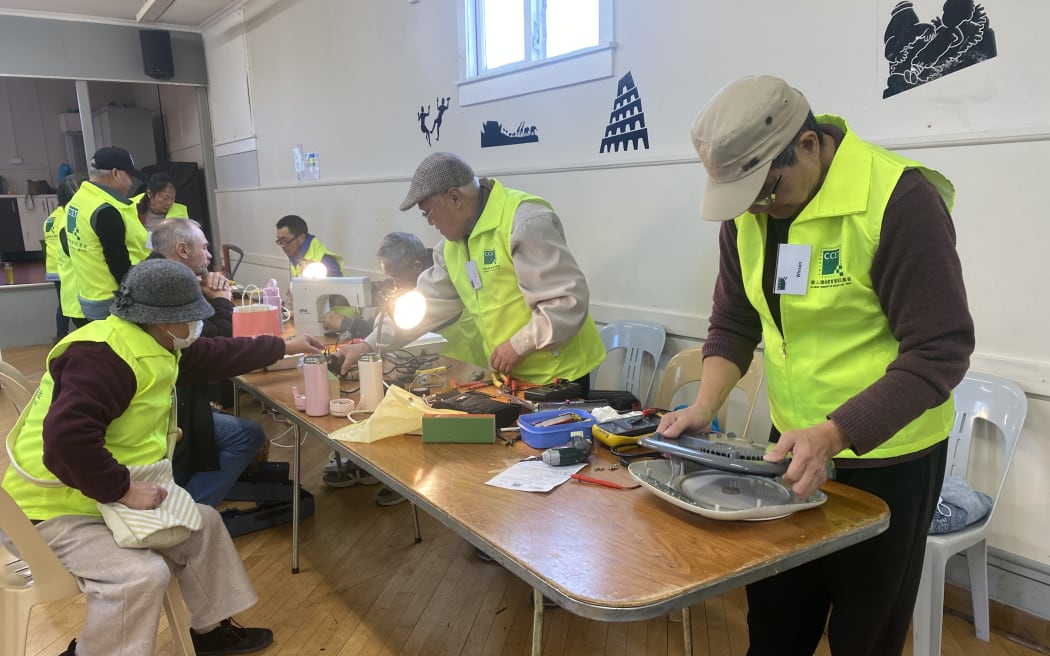 The Chinese Conservation Education Trust has been running the Repair Cafe in Auckland since 2017. Most of its volunteers are Chinese immigrants in their 60s. They help people fix their broken items for reuse, reducing waste going to the landfill.