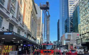 A fire truck broke down in central Auckland on the morning of 25 May, 2023, forcing a firefighter to escape the ladder basket high in the air.