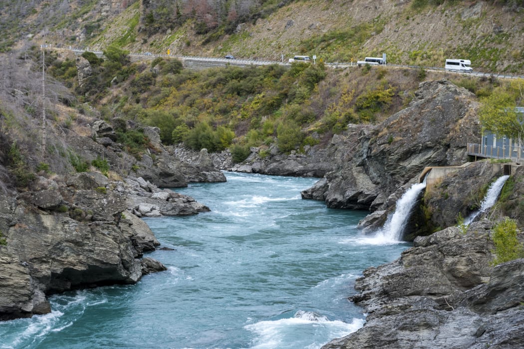 The Roaring Meg in the Kawarau Gorge, with State Highway 6 in the background.