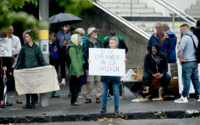 Protesters outside Starship Hospital supporting the parents of a baby who are trying to prevent his surgery because they do not want blood from any who has had the Covid-19 vaccine to be used.