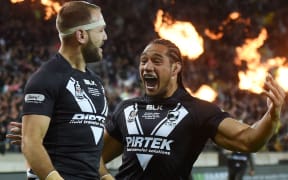 Wing Jason Nightingale scores a try and celebrates with his Kiwis team-mate Martin Taupau.