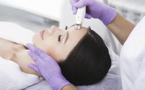 Facial peeling.