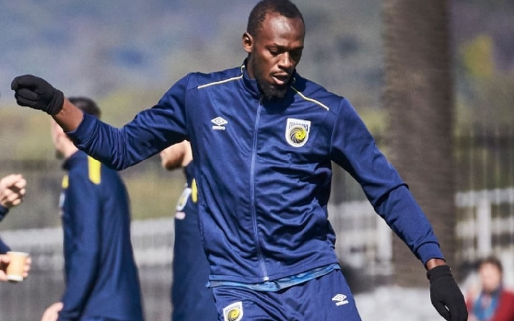 Usain Bolt trains with the Central Coast Mariners.