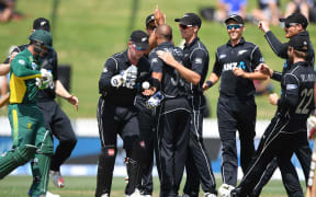Jeetan Patel and the Black Caps celebrate the wicket of South African opener Quinton de Kock.