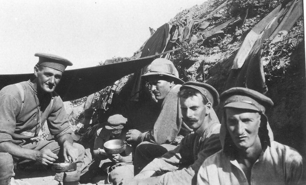 A group of soldiers share a meal on Gallipoli