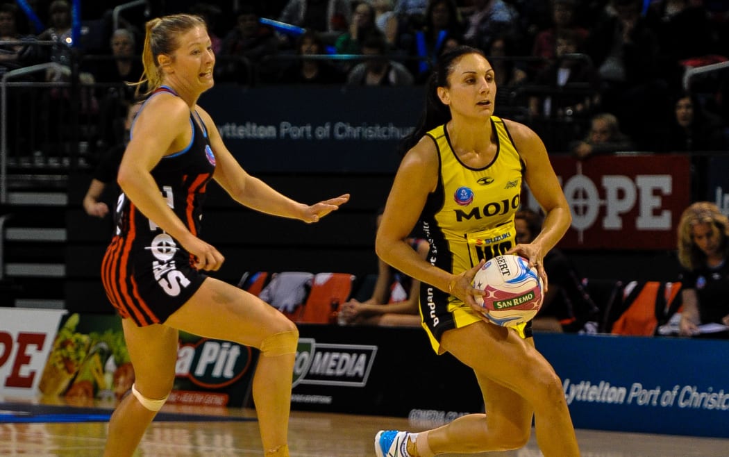 Anna Thompson of Tactix chases Joline Henry of the Pulse in the 2015 ANZ netball championship.