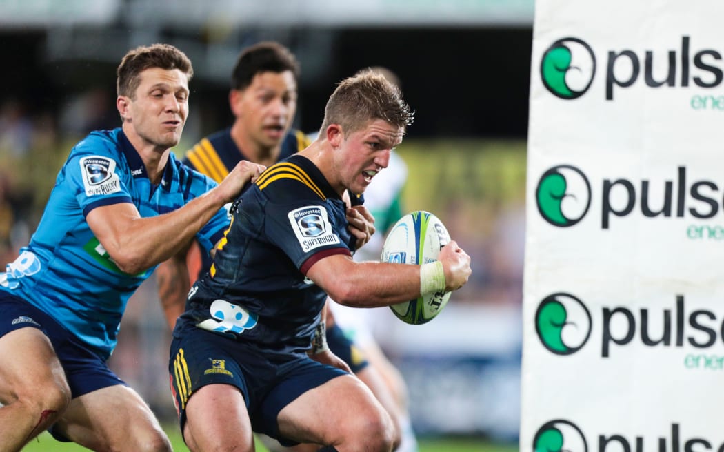 Teihorangi Walden crosses for his second try for the Highlanders