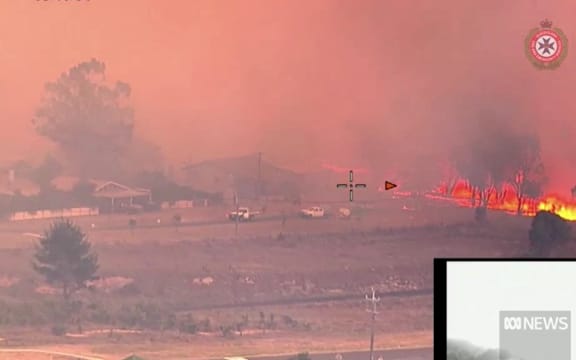 Bushfires rapidly approach Wallangarra homes.