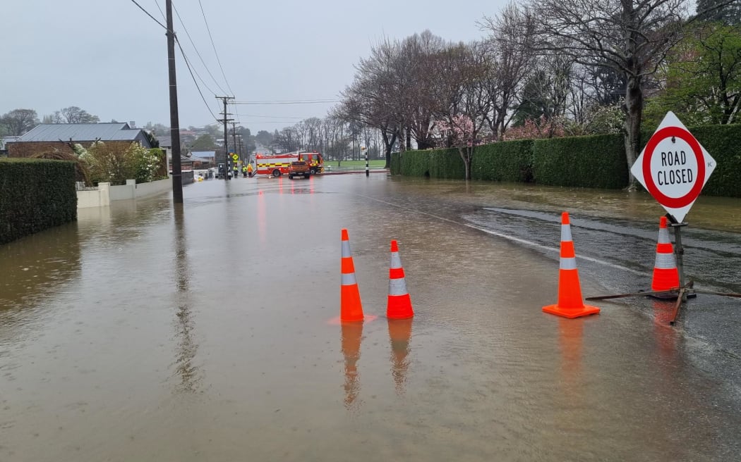 Ardwick Street in Gore had to be shut after heavy rain caused flooding on 21 September, 2023. Firefighters use pumps to remove water.