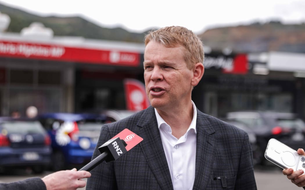 Labour leader Chris Hipkins denies misleading public over Covid vaccine risk to under 18s | RNZ News