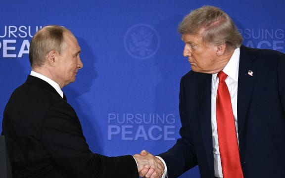 US President Donald Trump (R) and Russian President Vladimir Putin shake hands at the end of a joint press conference after participating in a US-Russia summit on Ukraine at Joint Base Elmendorf-Richardson in Anchorage, Alaska, on August 15, 2025. (Photo by Drew ANGERER / AFP)