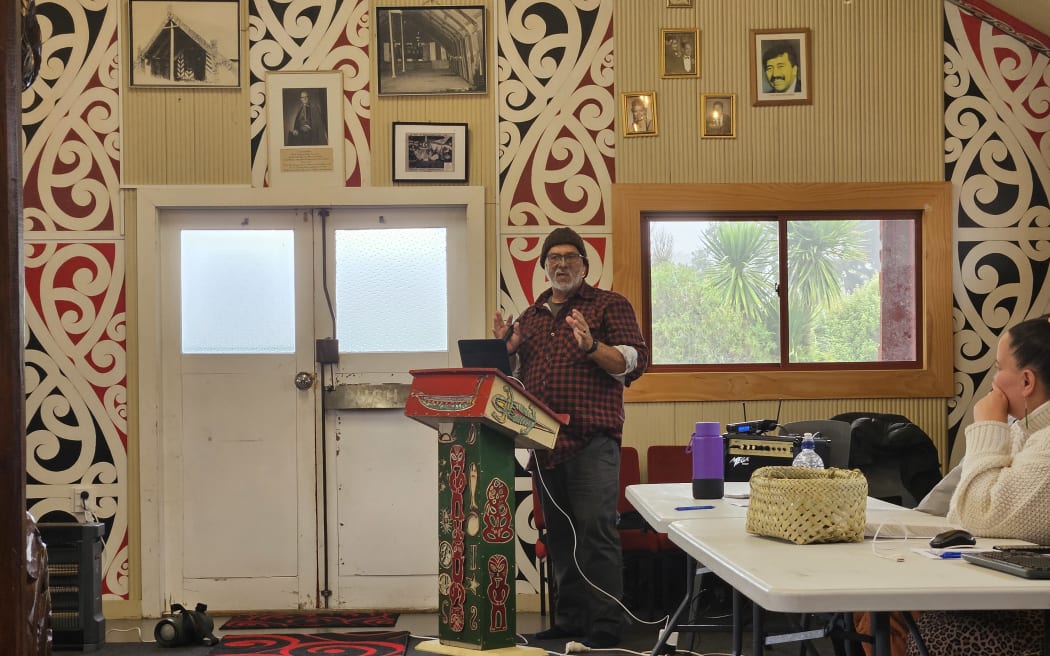 Mike Smith presents at a climate change wānanga in Dannevirke.