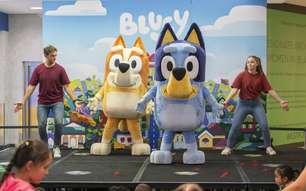 Bluey and Bingo on stage.