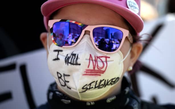 Protesters out in force for anti-Trump 'No Kings' rallies across US | RNZ