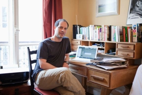 photo of Paris-based journalist Simon Kuper