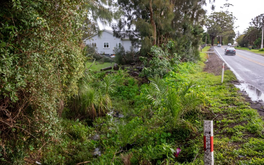 The scene of a serious crash on Coatesville Riverhead Highway in Riverhead where 4 occupants of a vehicle were seriously injured on the evening of 27/06/25. House visible is 1302 Coatesville Riverhead Highway. Trajectory of the vehicle as it left the road is visible by the debris path.