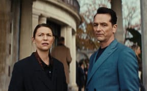 Claire Danes and Matthew Rhys in The Beast in Me.