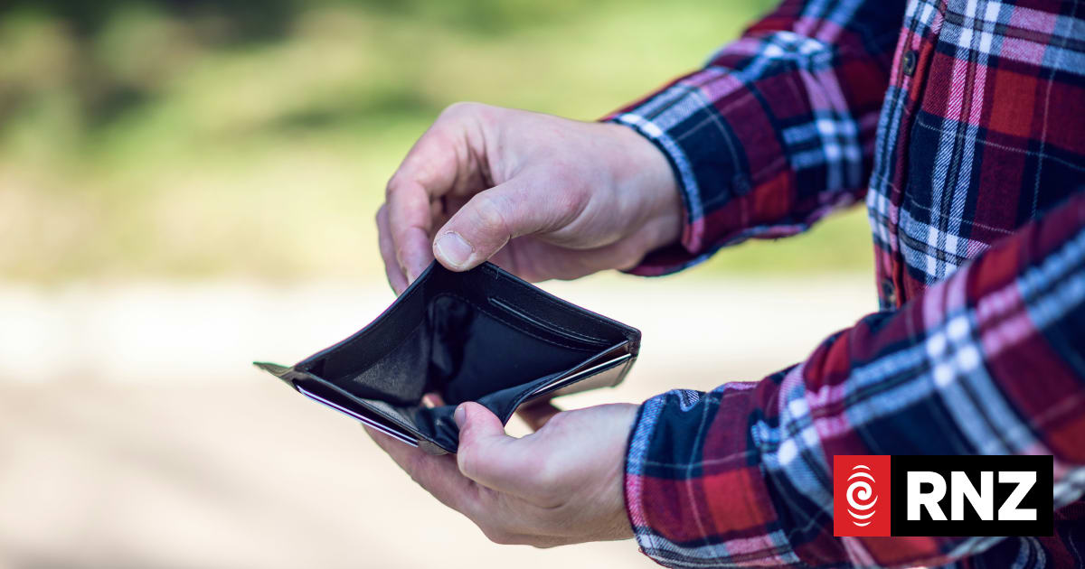 Small firm sales up, but jobs and pay are not