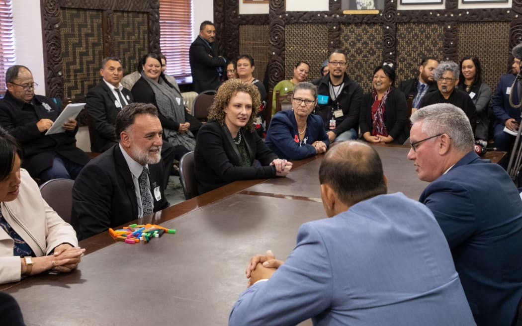 Dr Ruakere Hond holding a Te Ataarangi lesson, as an example of what Te Ahu o te Reo Māori could look like. Also pictured Kelvin Davis