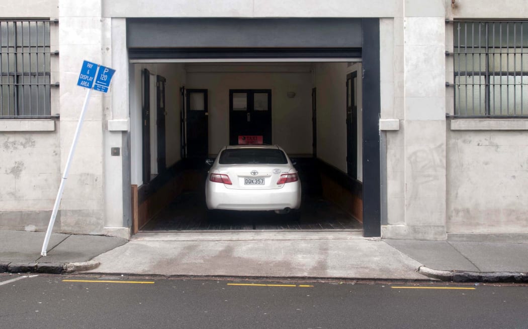 Luke Willis Thompson's piece inthisholeonthisislandwhereiam, 2012.