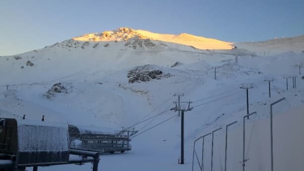 First snow as wintry weather sweeps north | RNZ