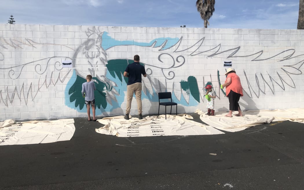 Community Mural in Huntly with Sasha McGaughran