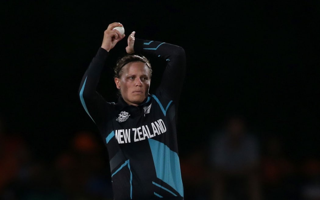 Lea Tahuhu of New Zealand sends down a delivery