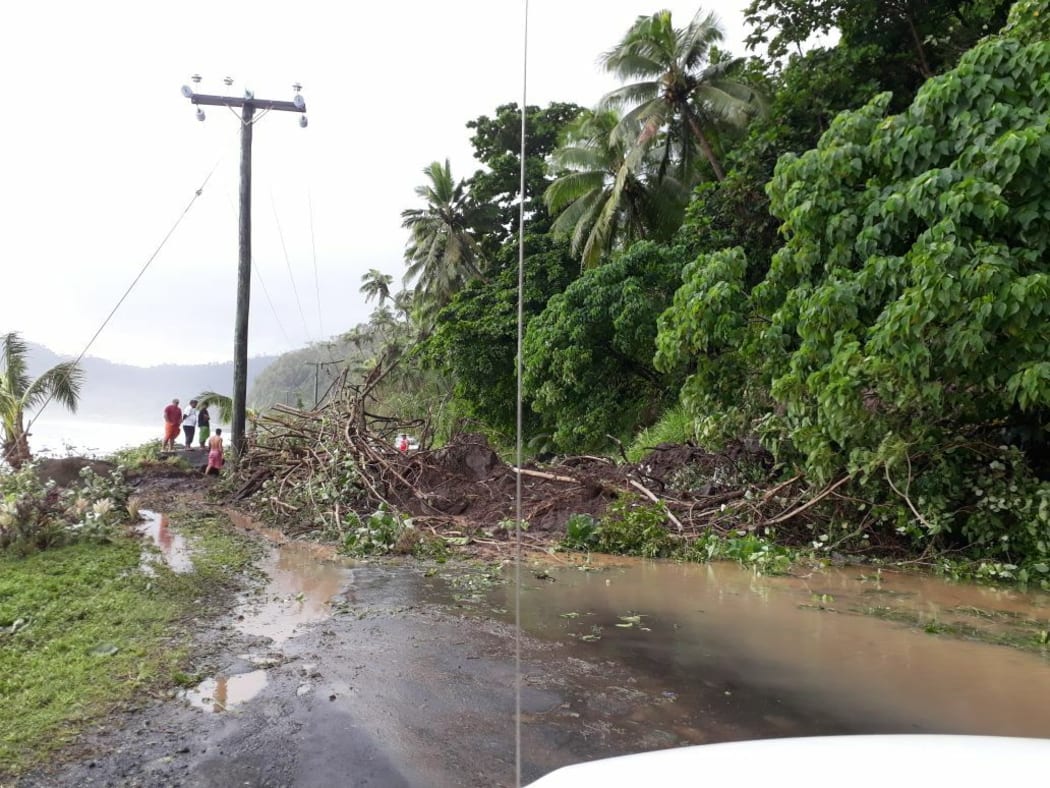 Landslide between Luatuanuu and Solosolo.