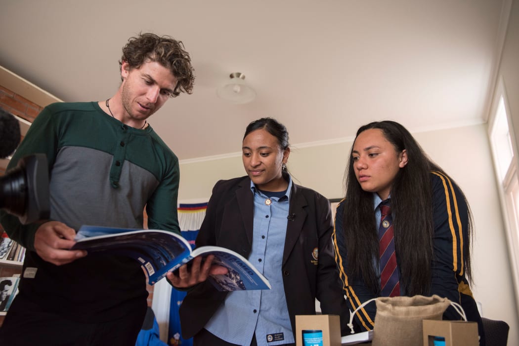 Olympic  kayaker  Mike  Dawson  and  selected  SEHC  students  Mele  Fetu’u  and  Lana  Kiddie-Vailook  through  Antarctic  resources  in  Sir  Edmund  Hillary’s  old  study  inside  Hillary  House  Leadership  Centre