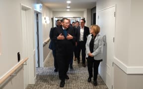 Health Minister Shane Reti takes a tour of the new care centre at Metlifecare’s Oakridge Villas with acting clinical manager Rosemary Henshall. Photo: RNZ/Peter de Graaf