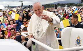 Pope Francis waves to the faithfull as he arrives to lead the Holy Mass at Phoenix Park in Dublin.