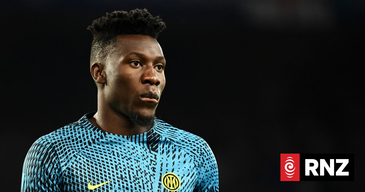 Galatasaray fight back to deny Man United | RNZ